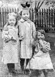 Hank at right with Minnie, center, and unknown friend, ca. 1910-12